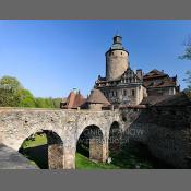 Zamek Czocha nad Zalewem Leśniańskim.